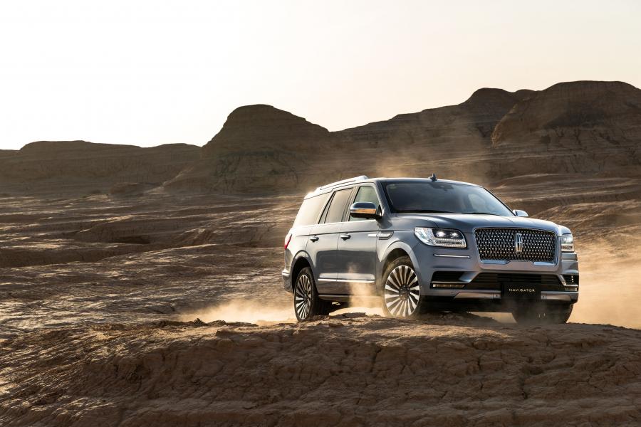  Lincoln Navigator Presidential 2017 года  (CN) (фото 30 из 40)